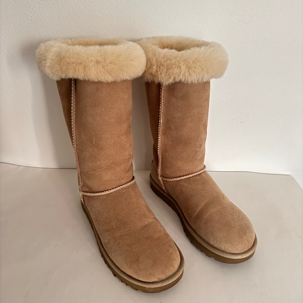 UGG Classic II Genuine Shearling Tall Boots Chestnut Suede Leather Wool Size 8